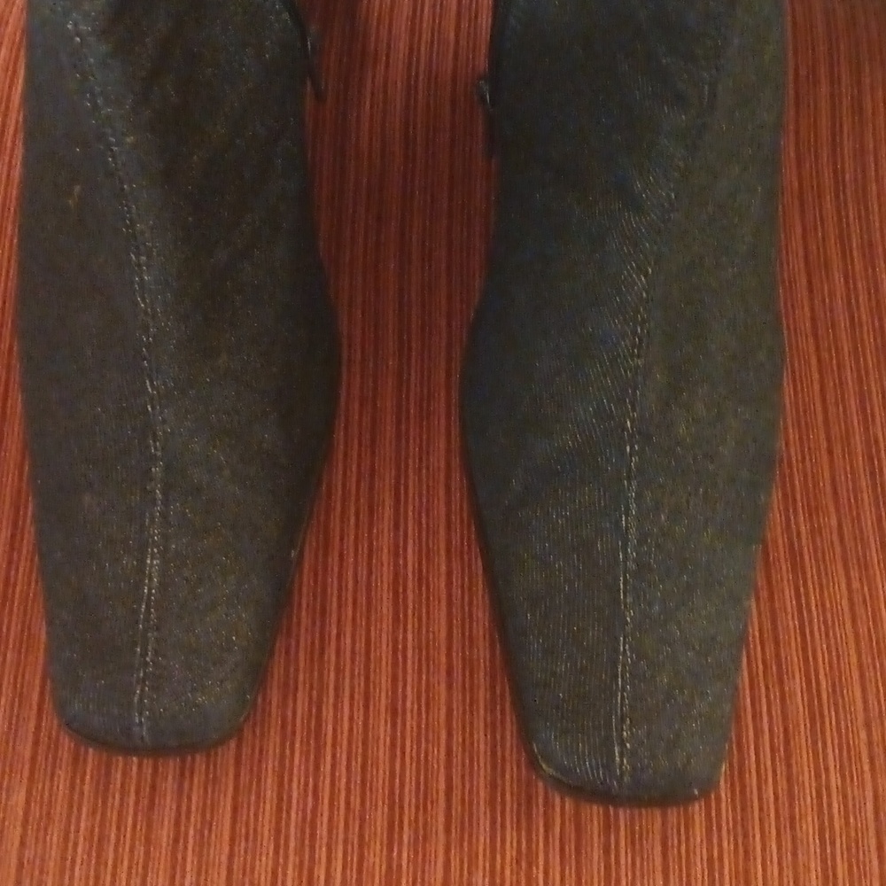 Size 9 blue jean boots